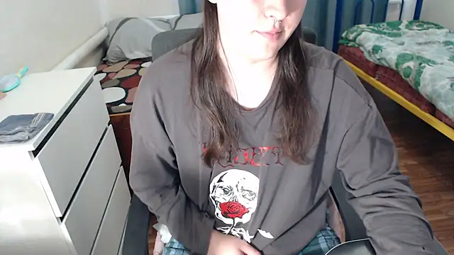 Snapshot of EvaMiron chatting on October 2025 11:29:02 AM EvaMiron online show from October 2025 11:29:02 AM