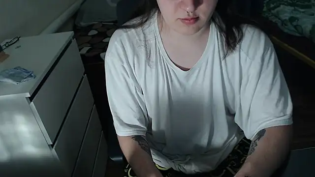 Snapshot of EvaMiron chatting on October 2025 02:54:01 PM EvaMiron online show from October 2025 02:54:01 PM