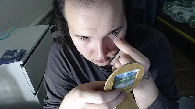 Snapshot of EvaMiron chatting on October 2025 03:47:02 PM EvaMiron online show from October 2025 03:47:02 PM