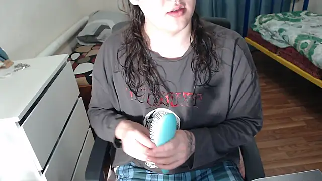 Snapshot of EvaMiron chatting on November 2025 05:45:02 PM EvaMiron online show from November 2025 05:45:02 PM