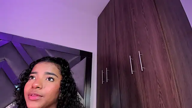 Iris hott1 online show from February 2025 12:06:02 AM