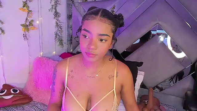 Iris hott1 online show from March 2025 08:33:02 PM
