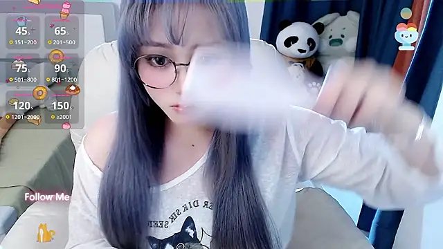 Snapshot of Sweet-18wanwan chatting on December 2024 06:19:01 PM Sweet-18wanwan online show from December 2024 06:19:01 PM