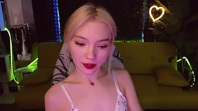 Snapshot of SandraBoyl chatting on January 2025 01:11:02 AM SandraBoyl online show from January 2025 01:11:02 AM