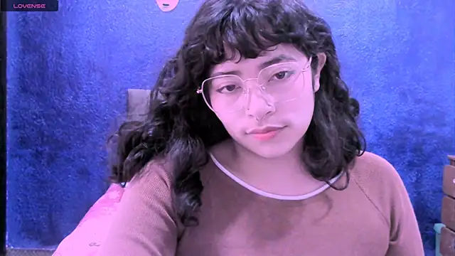 NinaYellow online show from October 2025 03:51:02 PM