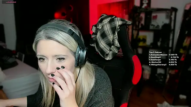 Lisaonthemoon online show from February 2025 08:54:02 PM