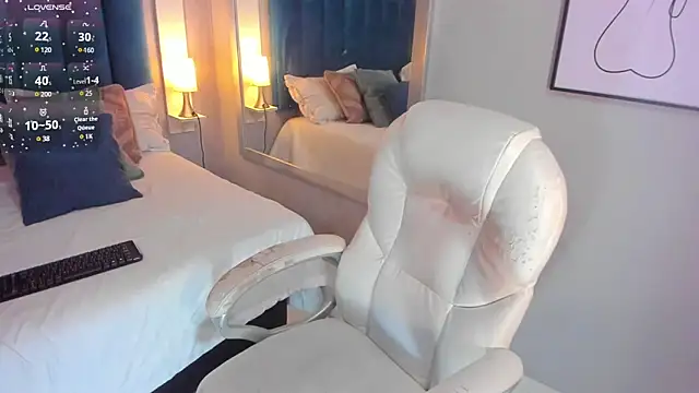 CheneellLorens online show from December 2024 05:31:01 PM