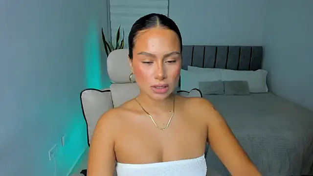 Snapshot of AndreaMartini chatting on February 2025 01:57:02 AM AndreaMartini online show from February 2025 01:57:02 AM