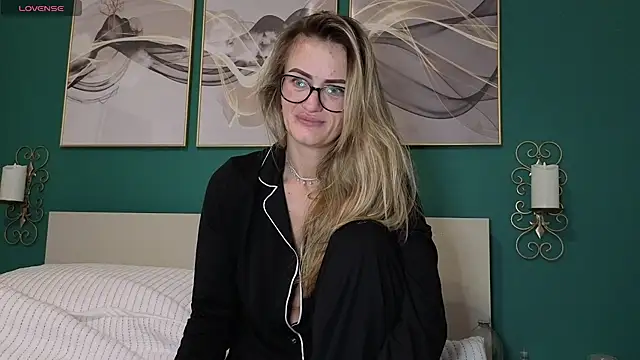 hotjessyca online show from December 2025 06:19:02 AM