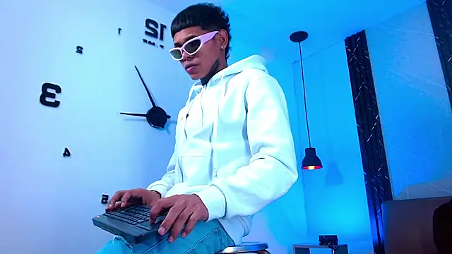 Damar fhelipe online show from November 2025 03:08:02 AM