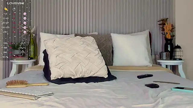 romina-brunette online show from December 2024 08:43:01 PM