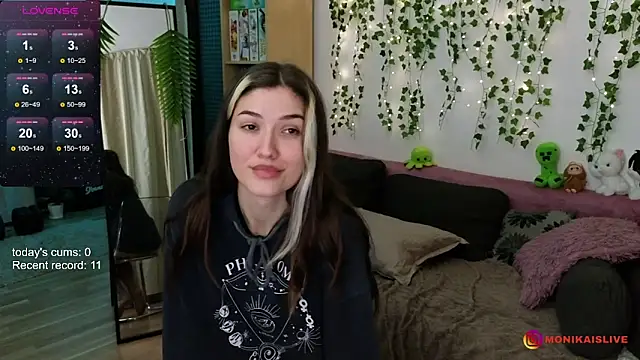 monikavenom online show from October 2025 02:11:02 AM