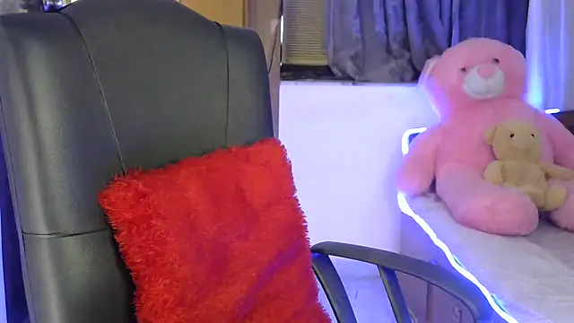 Snapshot of Black_cat_cutie chatting on October 2025 06:03:02 AM Black cat cutie online show from October 2025 06:03:02 AM