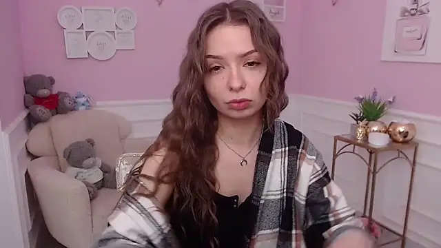 LucySkilar online show from December 2025 06:07:01 AM