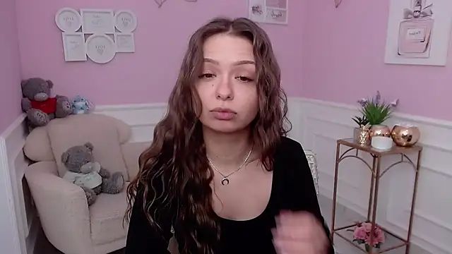 LucySkilar online show from December 2025 09:25:01 AM