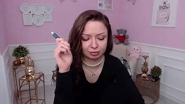 LucySkilar online show from February 2026 08:13:01 AM