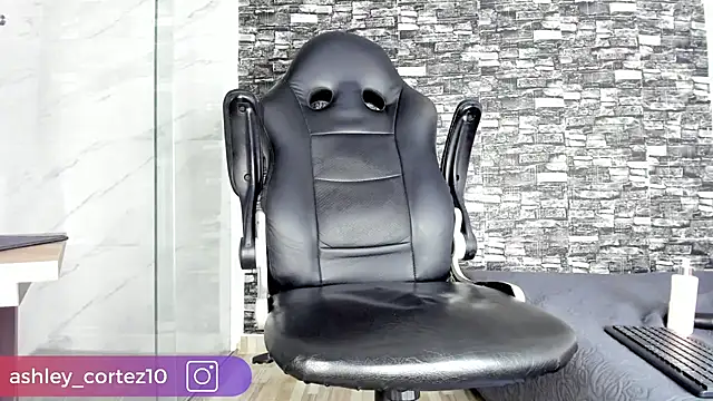 Snapshot of ashley_crotez chatting on March 2025 03:36:02 AM ashley crotez online show from March 2025 03:36:02 AM