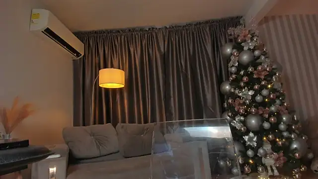 HannaByron online show from December 2024 05:10:01 AM