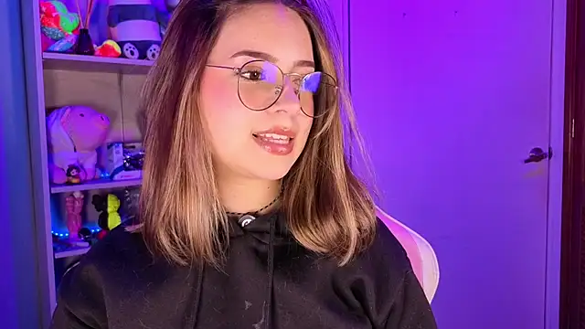 EmilyMiller  online show from May 2026 03:18:01 PM