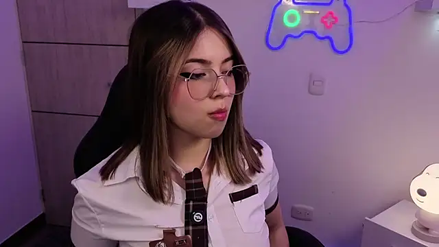 Snapshot of EmilyMiller_ chatting on June 2026 03:33:01 PM EmilyMiller online show from June 2026 03:33:01 PM