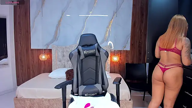 Snapshot of mia_18v chatting on March 2025 08:22:01 PM mia 18v online show from March 2025 08:22:01 PM