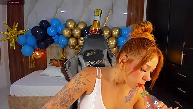 Snapshot of mia_18v chatting on October 2025 05:32:02 PM mia 18v online show from October 2025 05:32:02 PM