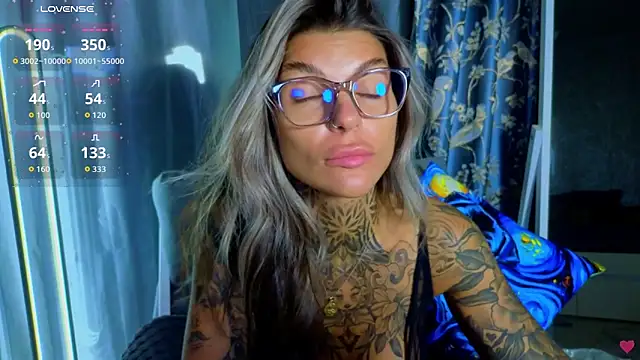 tattooedBabyy online show from November 2025 11:00:02 AM