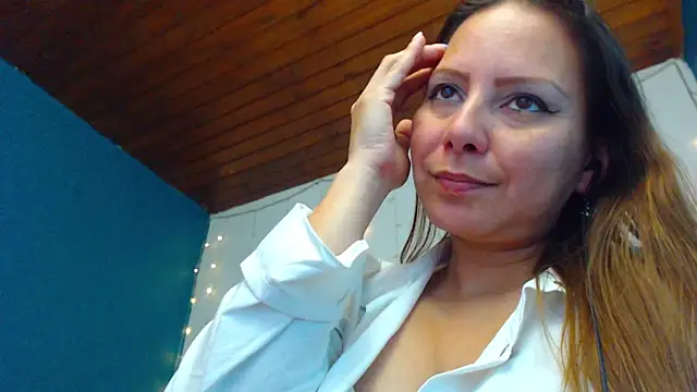 camila delarosa online show from December 2024 06:31:01 PM