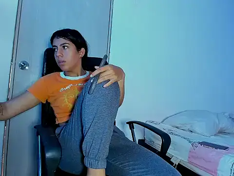 skinnyanai2 online show from November 2025 05:56:02 PM