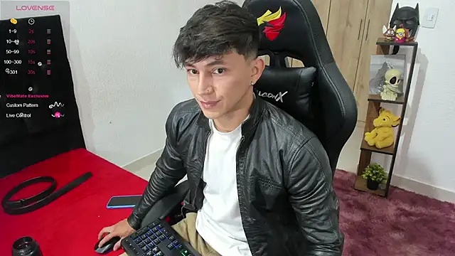 Snapshot of jacques_cardiet chatting on December 2024 02:44:01 PM jacques cardiet online show from December 2024 02:44:01 PM