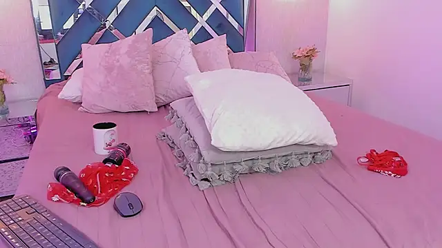 Snapshot of Miakhalifa_7 chatting on February 2025 02:48:01 PM Miakhalifa 7 online show from February 2025 02:48:01 PM