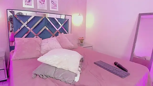 Snapshot of Miakhalifa_7 chatting on March 2025 02:52:02 PM Miakhalifa 7 online show from March 2025 02:52:02 PM