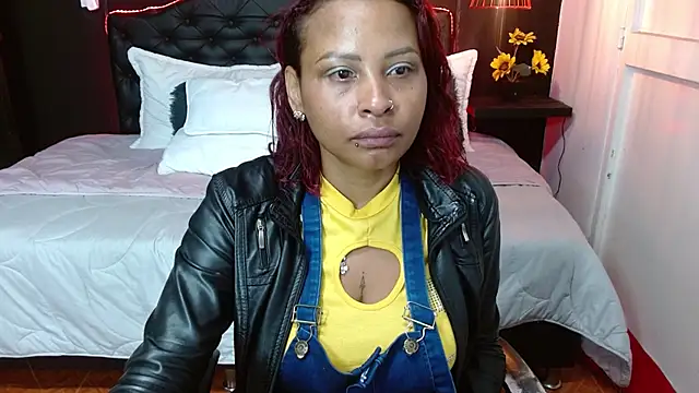 Snapshot of Dominik_girl chatting on February 2025 02:08:02 AM Dominik girl online show from February 2025 02:08:02 AM