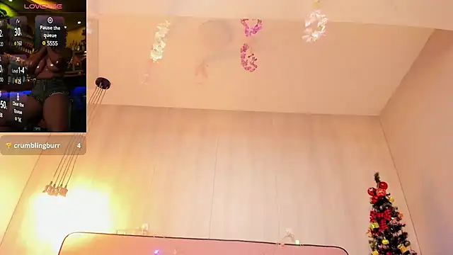 ShairaCoxx online show from December 2024 04:17:01 PM