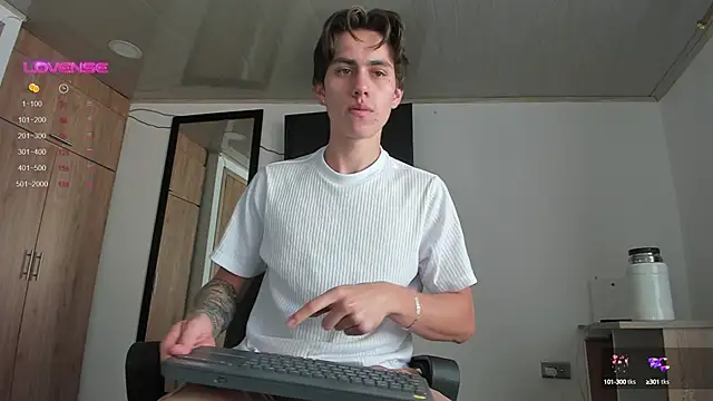 manucute 23  online show from February 2025 01:50:01 PM