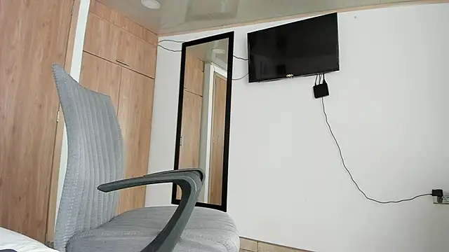 manucute 23  online show from March 2025 05:50:02 PM