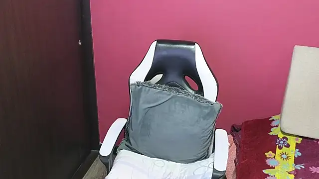 Kaily jonness online show from September 2025 09:35:02 AM