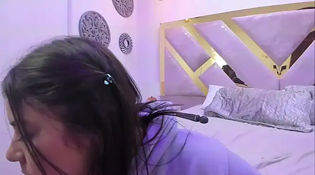 Oriana Guzman online show from December 2024 06:50:01 PM