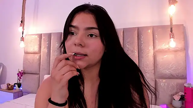 Oriana Guzman online show from June 2026 05:12:01 AM
