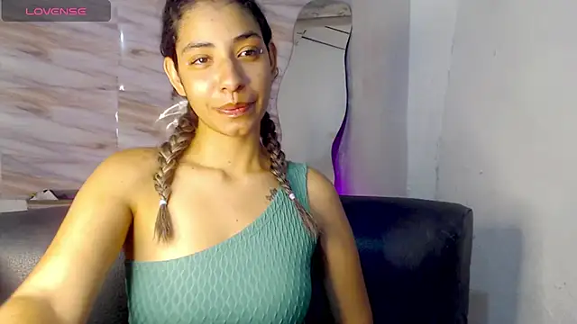 Snapshot of mariana_190 chatting on March 2025 08:40:01 PM mariana 190 online show from March 2025 08:40:01 PM