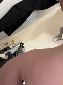 Snapshot of SexyB214 chatting on January 2025 01:26:01 AM SexyB214 online show from January 2025 01:26:01 AM