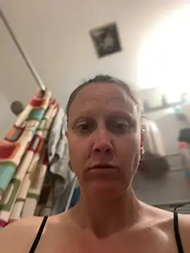 Snapshot of SexyB214 chatting on February 2025 04:02:01 PM SexyB214 online show from February 2025 04:02:01 PM