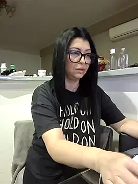 Milf Abigail online show from October 2025 01:28:02 AM