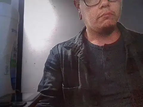 Snapshot of AlanDickson chatting on March 2025 02:48:02 PM AlanDickson online show from March 2025 02:48:02 PM