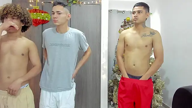 Snapshot of badguyss_bisex chatting on December 2024 02:43:02 PM badguyss bisex online show from December 2024 02:43:02 PM