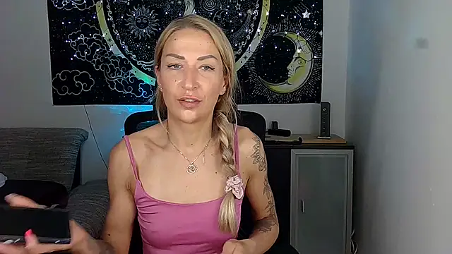 Snapshot of SexxyLiviaa chatting on June 2026 01:01:01 AM SexxyLiviaa online show from June 2026 01:01:01 AM