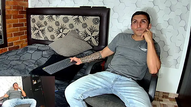Snapshot of Marck_Muscle chatting on December 2024 02:31:01 AM Marck Muscle online show from December 2024 02:31:01 AM