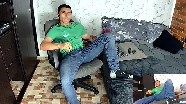 Snapshot of Marck_Muscle chatting on December 2024 03:07:01 AM Marck Muscle online show from December 2024 03:07:01 AM