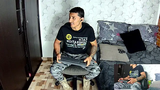 Snapshot of Marck_Muscle chatting on December 2024 02:41:02 AM Marck Muscle online show from December 2024 02:41:02 AM