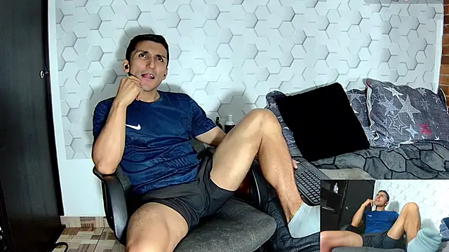 Snapshot of Marck_Muscle chatting on December 2024 04:54:02 AM Marck Muscle online show from December 2024 04:54:02 AM
